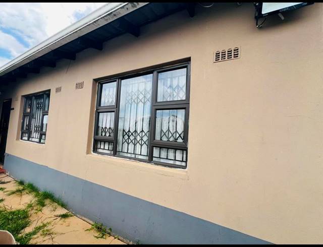 3 BEDROOM HOUSE FOR SALE IN UMLAZI Y